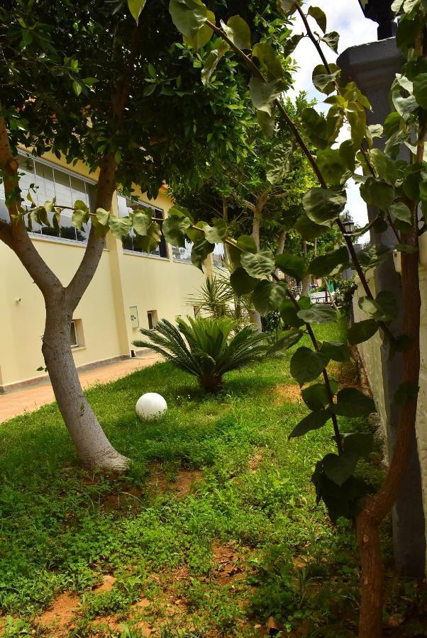 Nora Suit Hotel Side Bagian luar foto