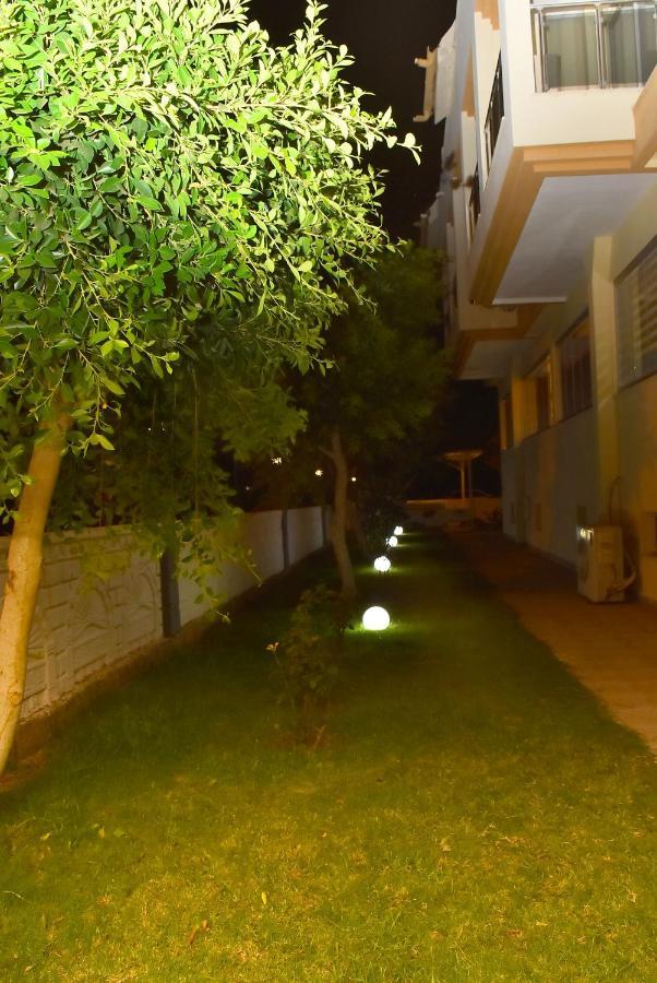 Nora Suit Hotel Side Bagian luar foto