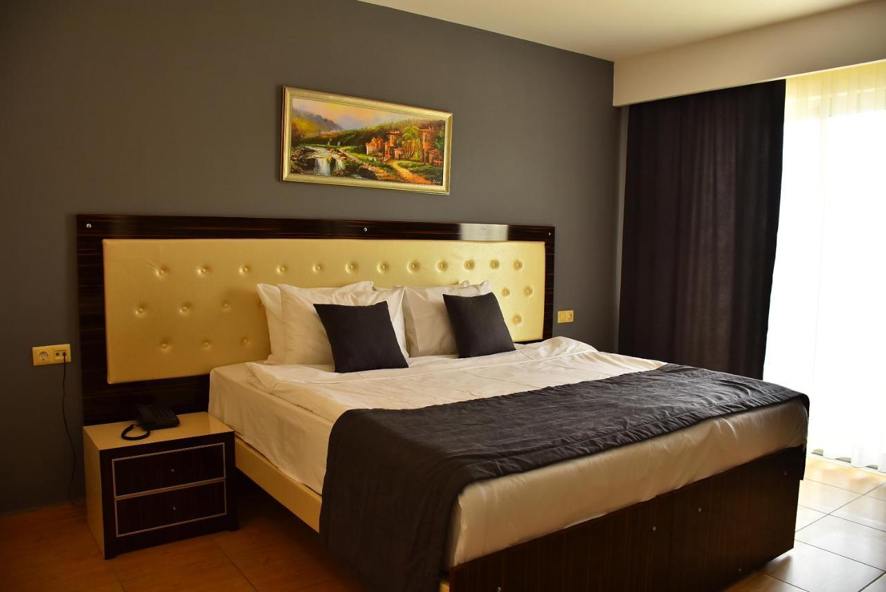 Nora Suit Hotel Side Bagian luar foto